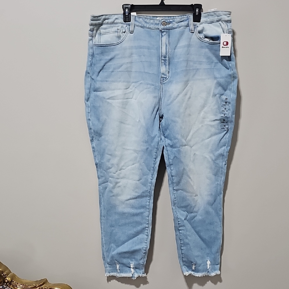 KanCan Light Blue Kurvy Mom Fit with Frayed Hem
